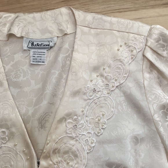 Vintage Notations Womens Cream Embossed Blouse - Picture 4 of 9